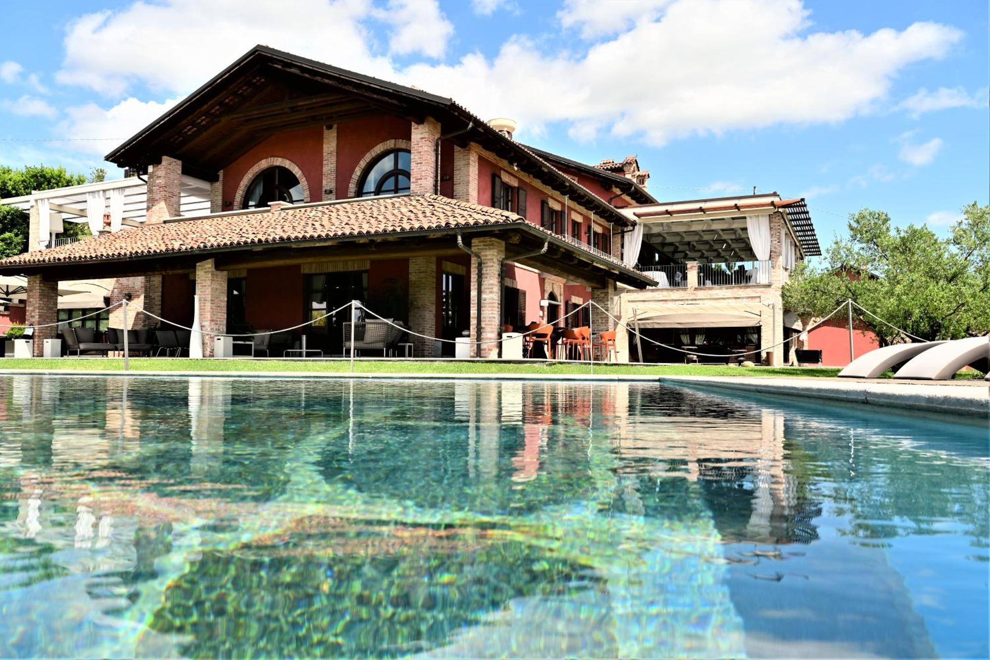 La Madernassa Resort - Casalora Dimora Storica Di Charme Guarene Exterior photo