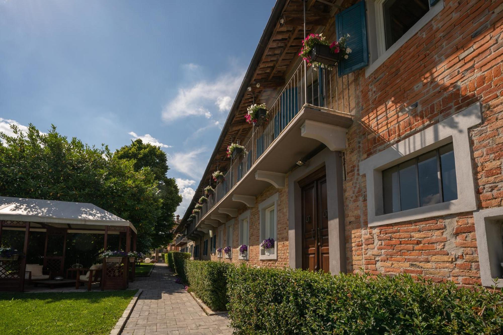 La Madernassa Resort - Casalora Dimora Storica Di Charme Guarene Exterior photo
